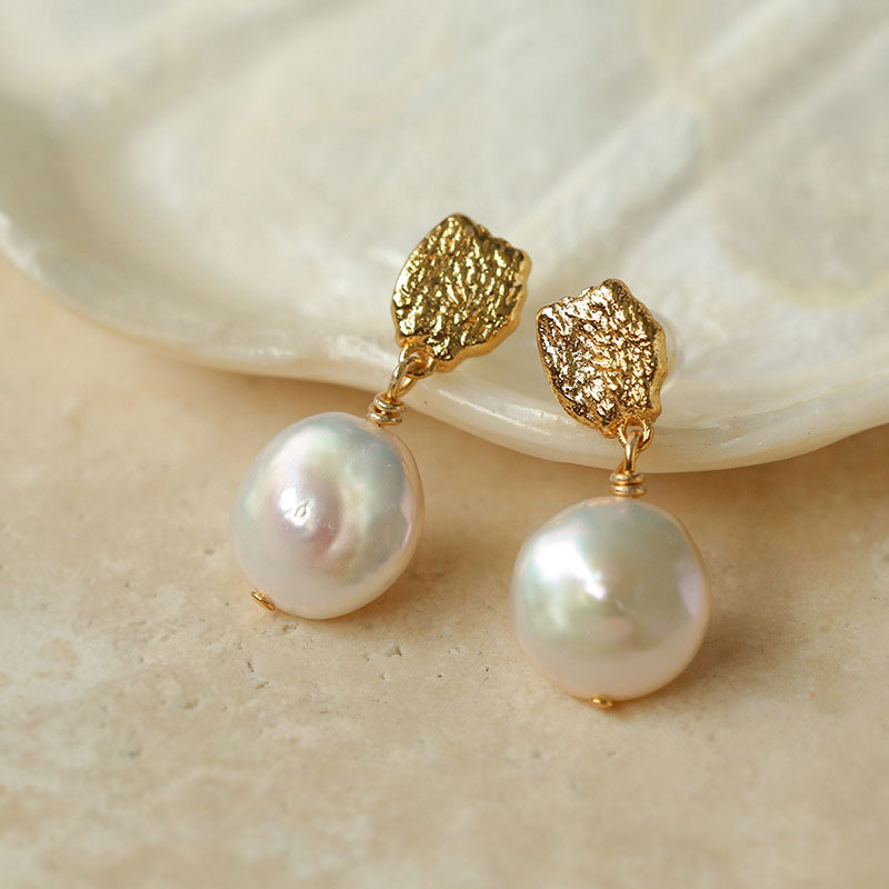 18K Gold Plated Hammered Dot Natural Baroque Pearl Short Drop Earrings