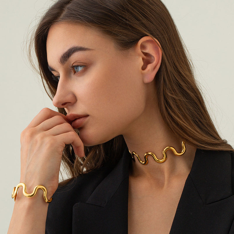 Easy To Wear Unique 18K Gold Plated Wavy Wire Slider Collar Necklace