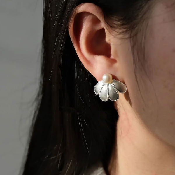 FOR YOU IN FULL BLOSSOM Luster Pearl Brushed Petal Stud Earrings