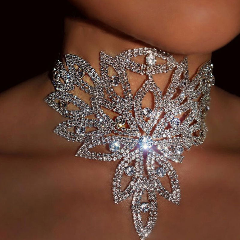 Delicate Floral Motif Rhinestone Embellished Choker Necklace - Silver
