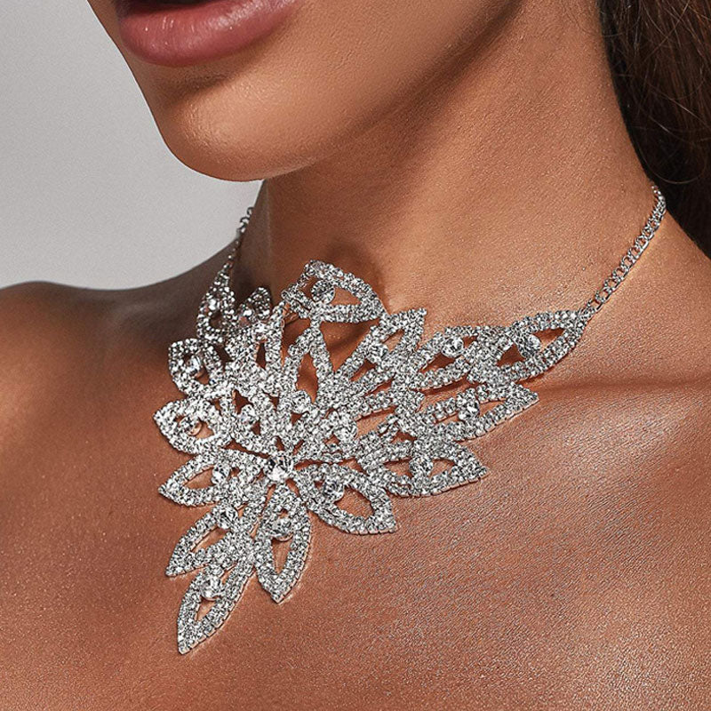 Delicate Floral Motif Rhinestone Embellished Choker Necklace - Silver