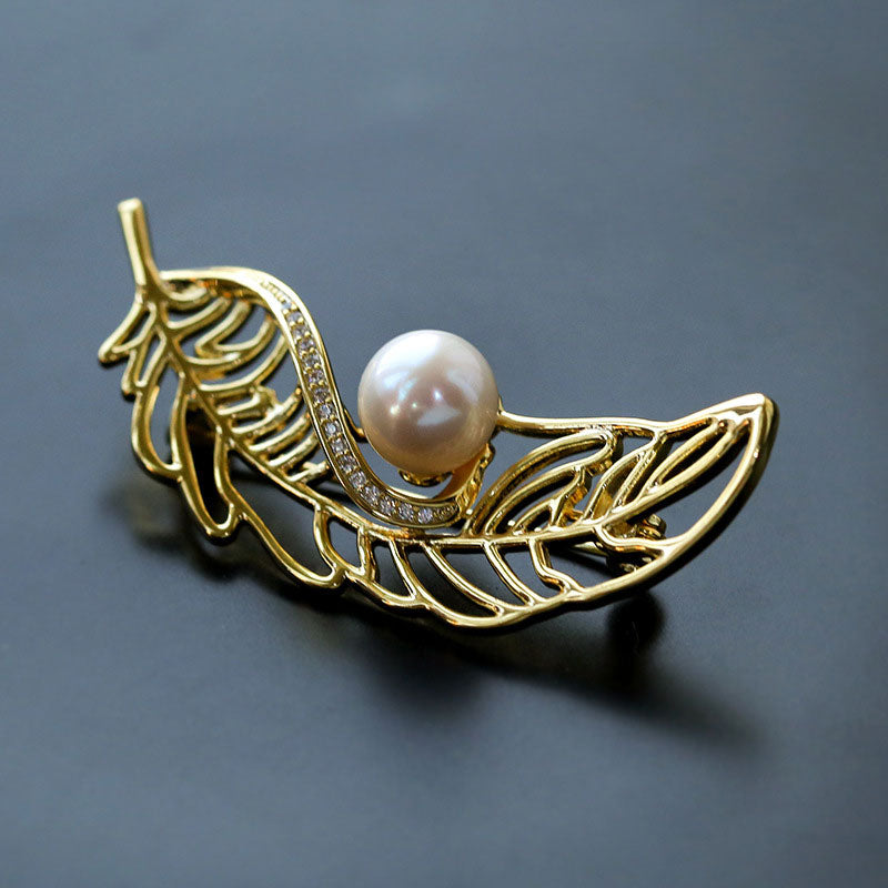 ART NOUVEAU 18K Gold Plated Cubic Zirconia Leaf Freshwater Pearl Brooch