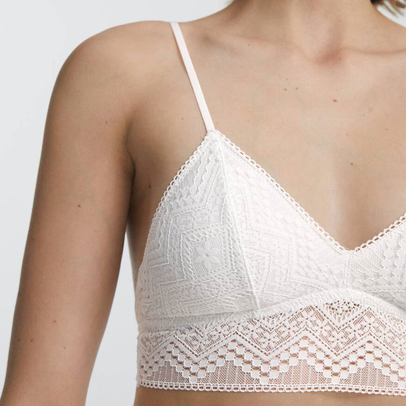 Glamorous Scalloped Lace Wire Free Triangle Lingerie Bralette - White