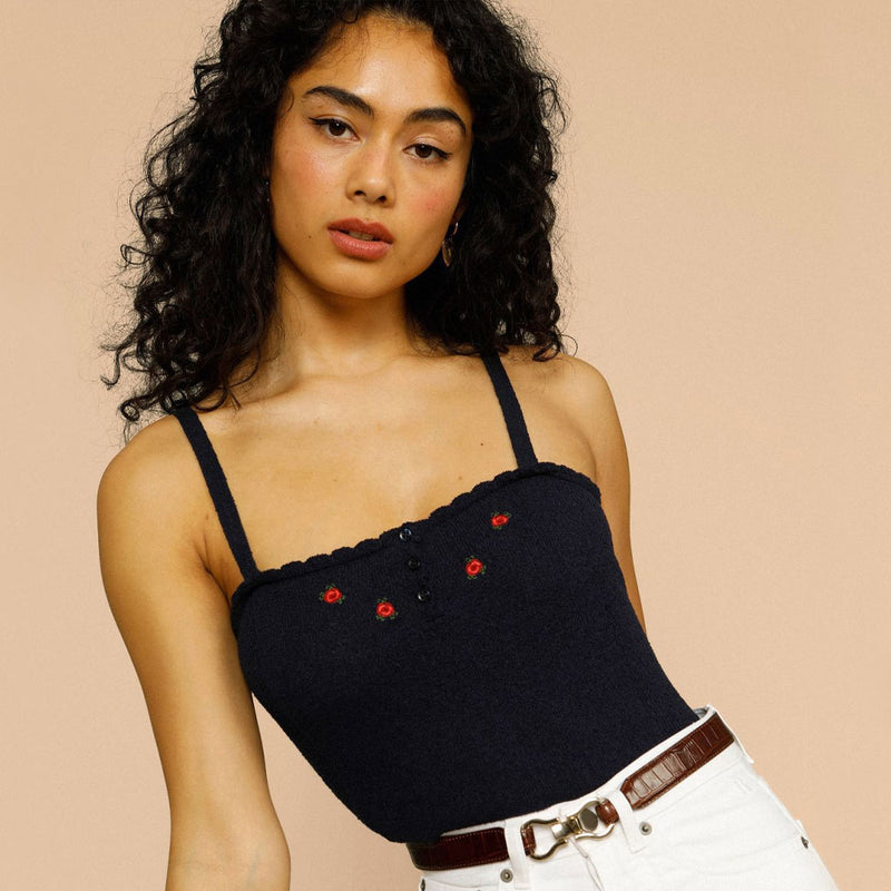 Scalloped Edge Floral Embroidered Knit Cami Tank Top - Black