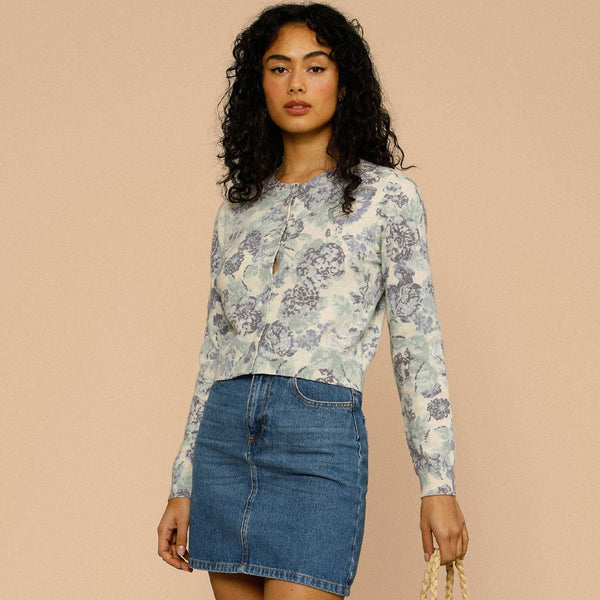 Vintage Floral Jacquard Long Sleeve Buttoned Knit Crop Sweater - Blue